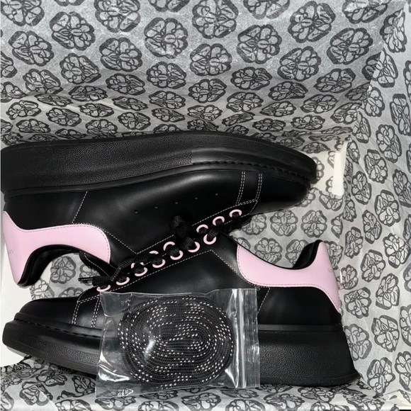 Alexander McQueen Larry’s Sz 43 (9.5) Black & Pink - Picture 3 of 9